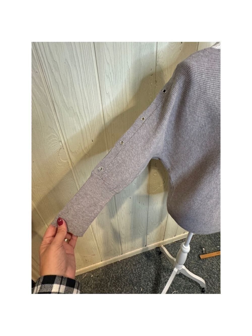 Jennifer Lopez Gray Ribbed Sweater Small - Picture 4 of 8
